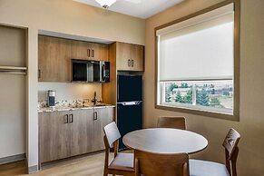Days Inn & Suites by Wyndham West Edmonton