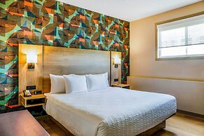 Days Inn & Suites by Wyndham West Edmonton