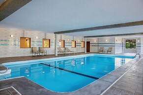 Days Inn & Suites by Wyndham West Edmonton