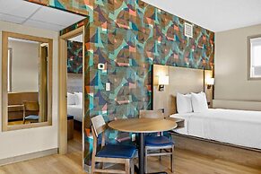 Days Inn & Suites by Wyndham West Edmonton