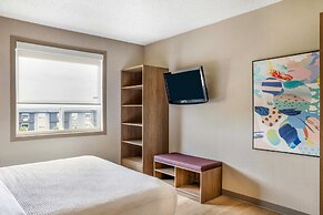 Days Inn & Suites by Wyndham West Edmonton