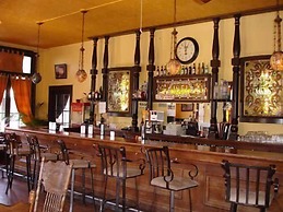 Hotel Léger Restaurant & Saloon