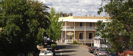 Hotel Léger Restaurant & Saloon