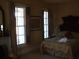 Hotel Léger Restaurant & Saloon