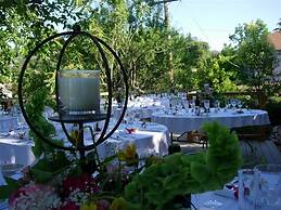 Hotel Léger Restaurant & Saloon