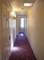 Hotel Léger Restaurant & Saloon