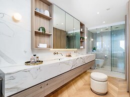 Paradise Centre Apartments