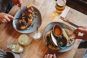 Superbude Altona Paradise