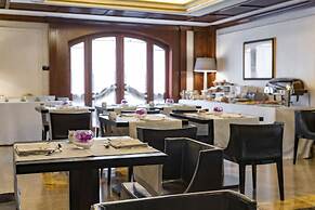 River Château Hotel