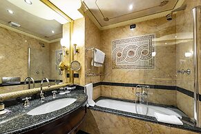 River Château Hotel