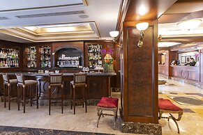 River Château Hotel