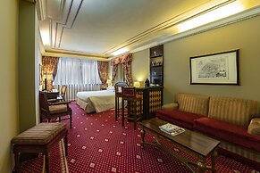 River Château Hotel