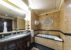 River Château Hotel