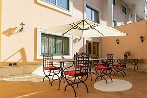 River Château Hotel