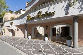 River Château Hotel