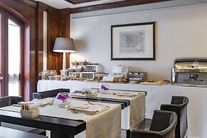 River Château Hotel