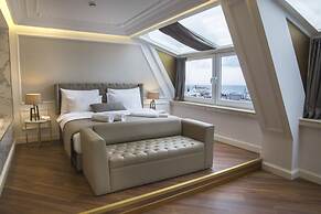 Hotel Mina – Special Class