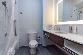 Hampton Inn & Suites Denton