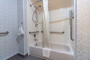 Hampton Inn & Suites Denton