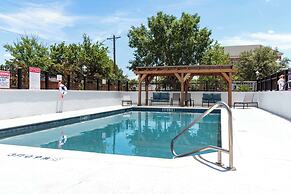 Hampton Inn & Suites Denton