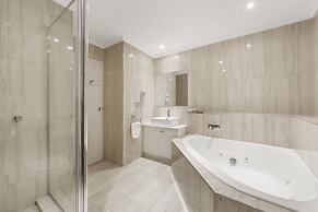 Ciloms Airport Lodge