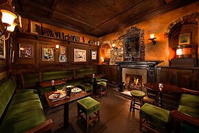 Queens Hotel and Nightclub