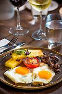 Queens Hotel and Nightclub