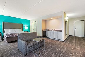 La Quinta Inn & Suites by Wyndham Jamestown