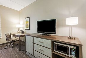 La Quinta Inn & Suites by Wyndham Jamestown