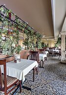 Monte Carlo Inn - Brampton Suites