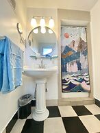 Bluebird Day Inn & Suites