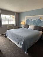 Bluebird Day Inn & Suites