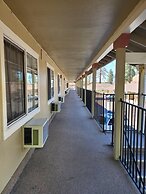 Bluebird Day Inn & Suites