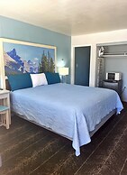 Bluebird Day Inn & Suites