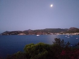 Kavos Bay Seafront Hotel