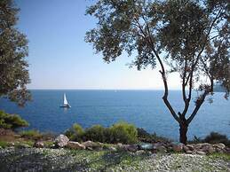 Kavos Bay Seafront Hotel