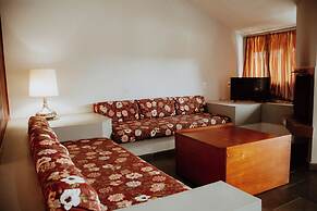 Plaza Inn Week Inn