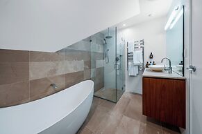 Cremorne Point Manor