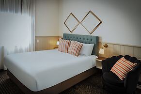 Cremorne Point Manor