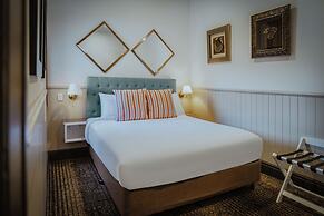 Cremorne Point Manor