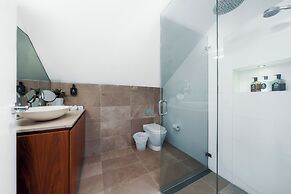 Cremorne Point Manor