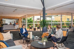 Lakeside Hotel and Conference Centre