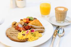 Lakeside Hotel and Conference Centre