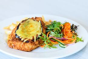 Lakeside Hotel and Conference Centre