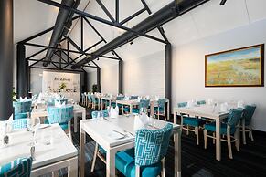 Lakeside Hotel and Conference Centre