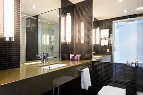 Lakeside Hotel and Conference Centre