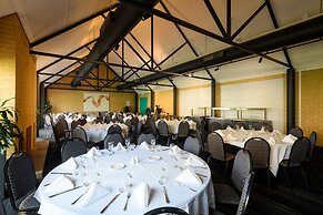 Lakeside Hotel and Conference Centre