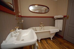 Emerald Resort & Casino