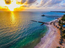 White Sands Resort & Conference Centre