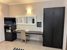 E H SUITES ROME AIRPORT